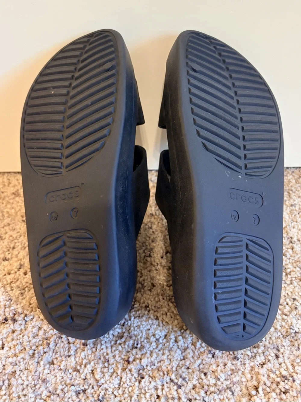 CROCS Getaway Black platform H strap sandals sz 7